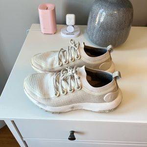 ALLBIRDS SNEAKERS (womens size 9)
